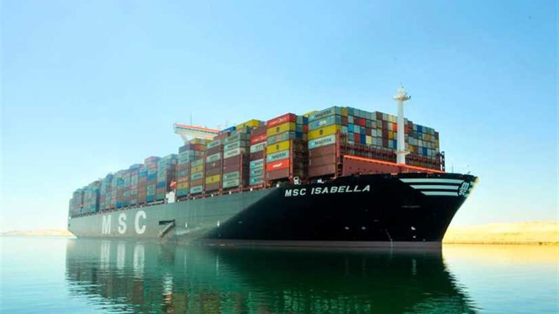 عبور ثاني أكبر سفينة