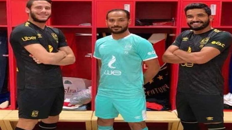 الأهلي يكشف عن قميصه