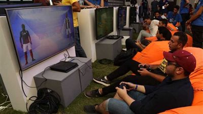 بالصور.. انطلاق قمة الرياضات الإلكترونية وسط إقبال من آلاف اللاعبين والمشجعين