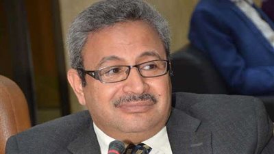 جامعة أسيوط: تسجيل الماجستير والدكتوراه لخريجي تجارة إنجليزي بالإنجليزية فقط