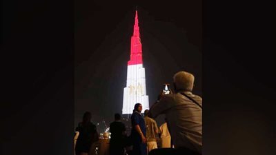 إنارة برج خليفة في دبي بعلم مصر