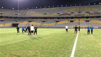الزمالك يتفقد أرضية ملعب برج العرب