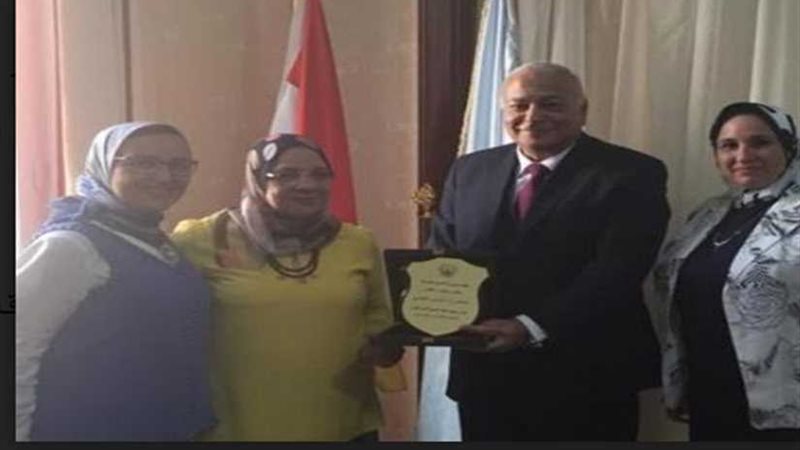 طبيبة تتبرع بـ130