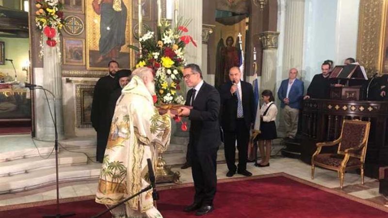 وزير الآثار يحضر