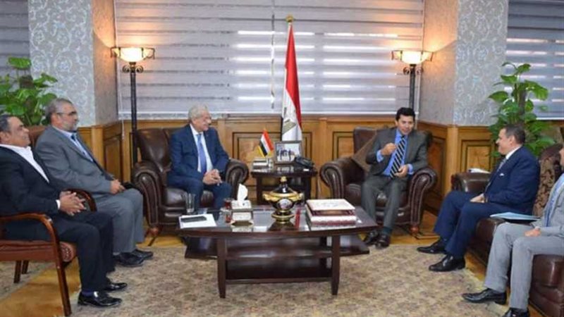 صبحي يبحث آخر تجهيزات