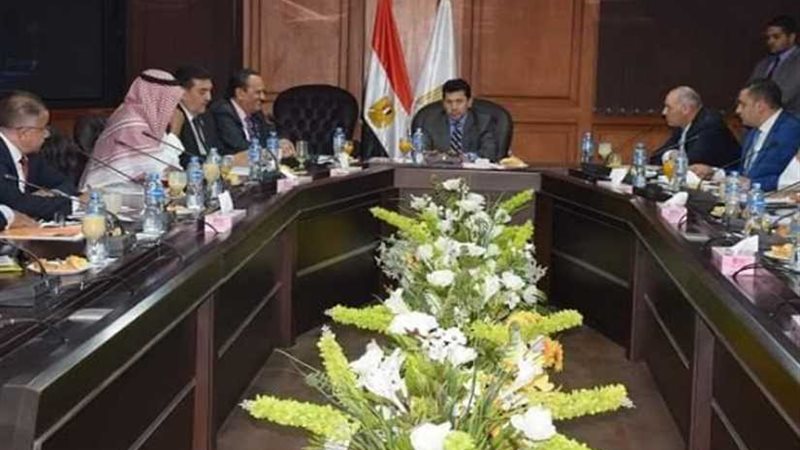 وزير الرياضة يناقش