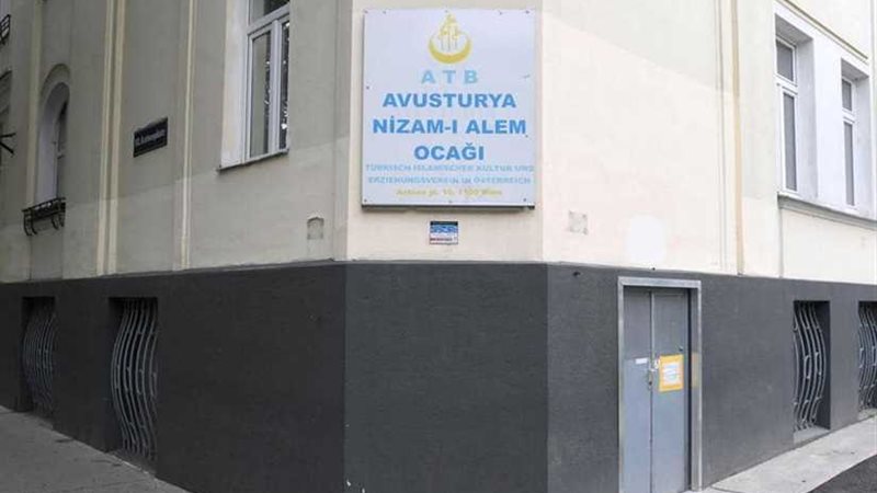 النمسا تغلق مساجد