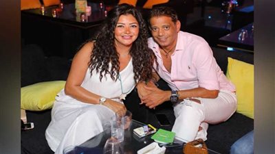 شاهد .. هاني رمزي وزوجته في 