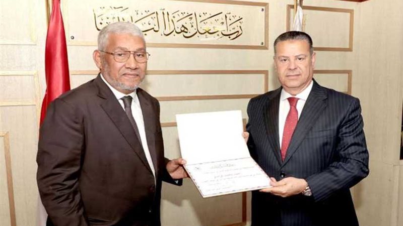 محافظ بني سويف يكرّم