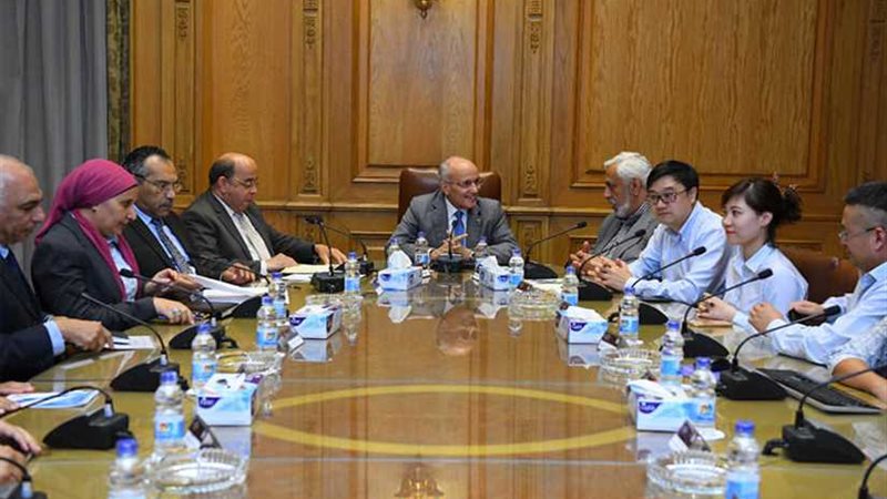 العصار يشهد توقيع