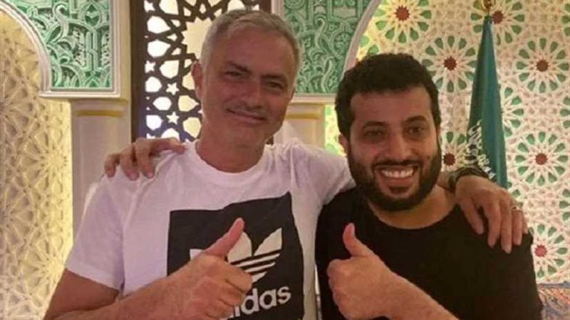 تركي آل الشيخ يحتفل