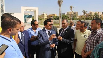 وزير الشباب والرياضة في جولة بفرع النادي