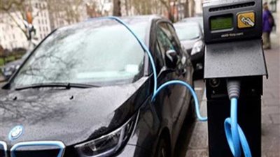 صحيفة: بريطانيا تخاطر بخسارة مليارات الجنيهات بالتوجه نحو السيارات الكهربائية