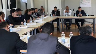 بالصور.. زعيم عصابة تهريب بشر في ليبيا يحضر اجتماعا دوليا في إيطاليا بشأن الهجرة