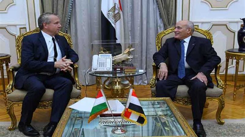 العصار يناقش مع سفير