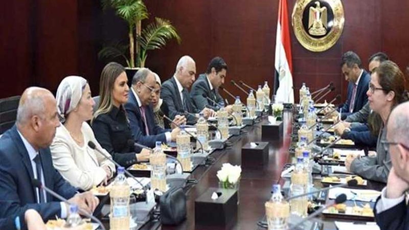 4 وزراء يبحثون مع