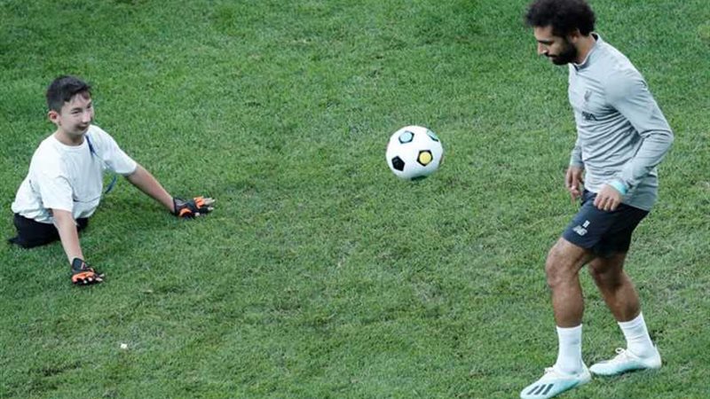 كيف حوّل صلاح إنجليزيًا