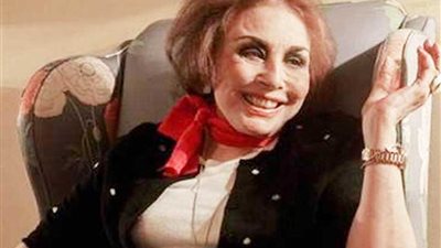 تكريم النجمة لبني عبد العزيز 