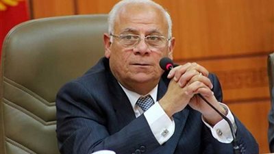 محافظ بورسعيد يضع إكليلا من الزهور أمام النصب التذكاري للشهداء احتفالا بانتصارات أكتوبر