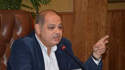 محافظ الغربية يضع إكليلًا من الزهور على النصب التذكاري احتفالًا بذكرى أكتوبر