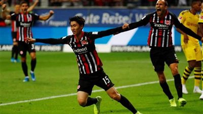 فيردر بريمن يتعادل مع آينتراخت فرانكفورت 2/2 في الدوري الألماني