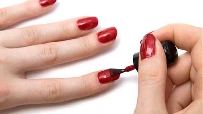 أطباء روس يحذرون من المخاطر القاتلة لطلاء الأظافر