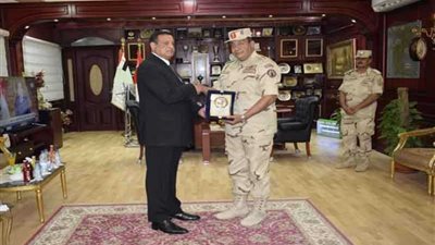 محافظ البحيرة يهنئ قائد الفرقة العاشرة ببذكرى نصر أكتوبر