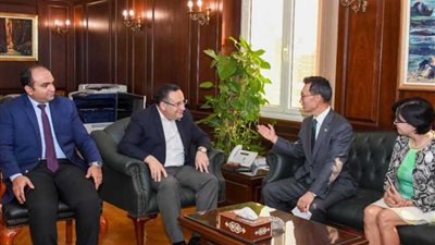 محافظ الإسكندرية يبحث مع سفير كوريا الجنوبية تطوير منظومة النظافة بعروس المتوسط