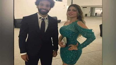 ياسمين الخطيب تنشر صورة لها مع محمد صلاح بعد فوزه بلقب رجل العام