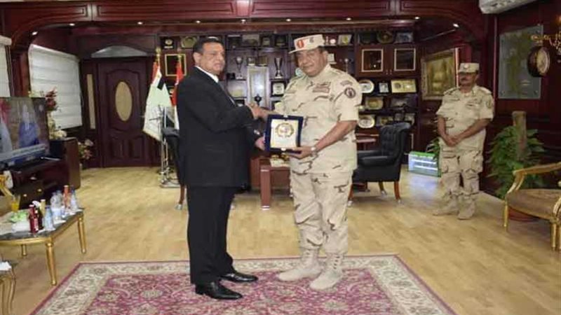 محافظ البحيرة يهنئ