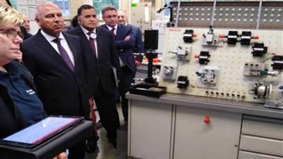 وزير النقل يزور محطة قطارات برلين ويبحث التعاون في مجال التصميمات المعمارية