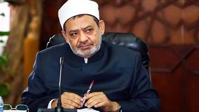 الإمام الأكبر يعزي أسرة طالب صيدلة الأزهر الذي وافته المنية بالمدينة الجامعية