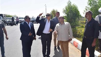 محافظ المنيا يتابع منظومة النظافة وتطوير الميادين بمركزي مطاي وبني مزار