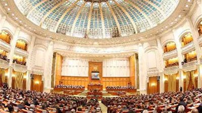 برلمان رومانيا يصوت بالموافقة على سحب الثقة من الحكومة