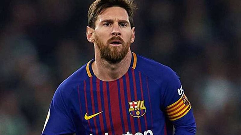 ميسي يكشف سبب تفكيره