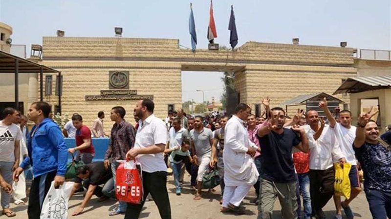 الإفراج عن 399 سجينا