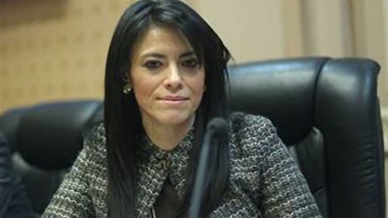 وزيرة السياحة ترحب