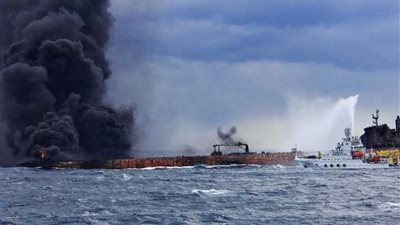 إيران: لا نعلم سبب انفجار ناقلتنا بالبحر الأحمر