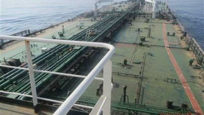 أول صور لناقلة نفط إيرانية انفجرت بالبحر الأحمر