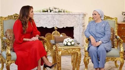 قرينة الرئيس السيسي تبدي سعادتها باستقبال عقيلة ملك الأردن
