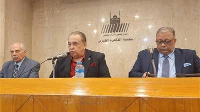 خبراء يناقشون 