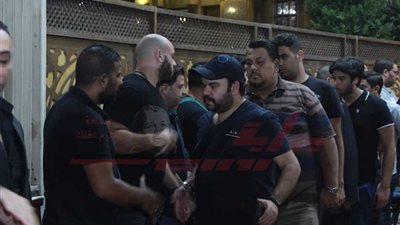 نجوم الفن يتوافدون لتقديم واجب عزاء الفنان طلعت زكريا