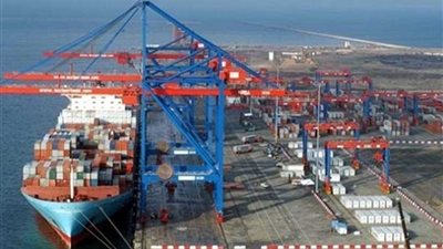 تداول 19 سفينة حاويات وبضائع بموانئ بورسعيد