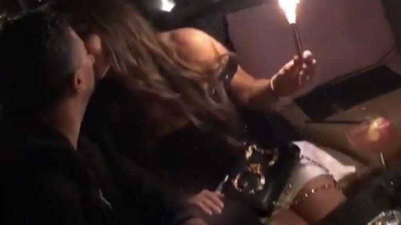 قبلة رومانسية من