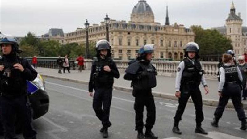 السلطات الفرنسية