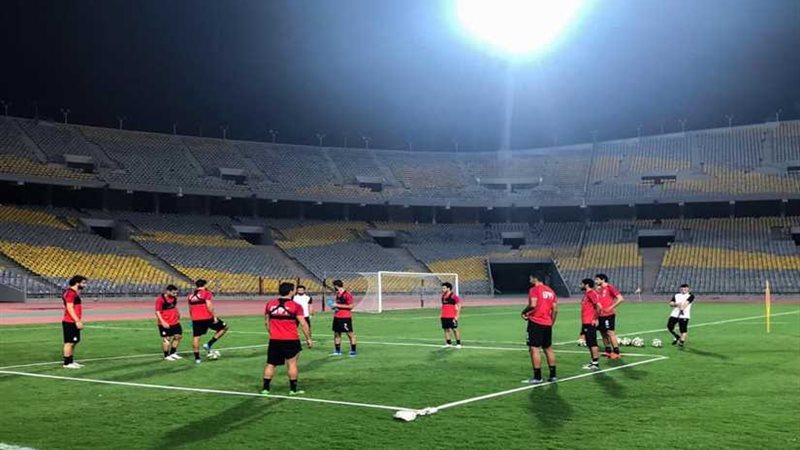 المنتخب الوطني يؤدي