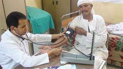 قافلة طبية توقع الكشف الطبي على 1420 مريضا بطما فيوم