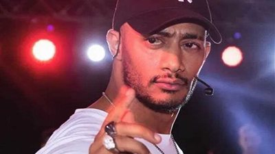 مصر للطيران تنفي قيادة محمد رمضان إحدى طائراتها