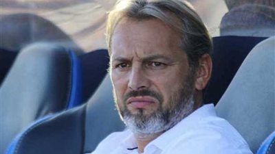 ديسابر يتابع مباراة المنتخب أمام بتسوانا من برج العرب