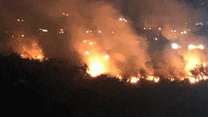 حرائق واسعة في مناطق